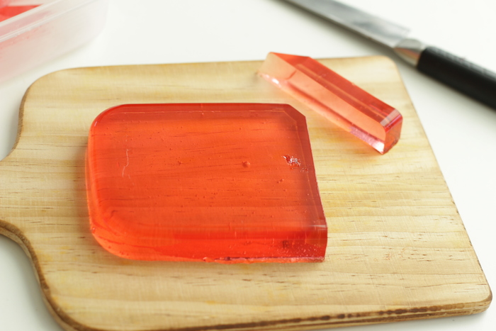 â£åºã¾ã£ãå¯å¤©ãå
ä¸ã¾ãã¯æã§é£ã¹ããã大ããã«ã«ããããã¯ããã³ã°ã·ã¼ãã®ä¸ã«ä¸¦ã¹ã風éãã®è¯ãå ´æã§3æ¥ï½1é±éç¨ä¹¾ç¥ããã¾ããããããä¹¾ãããã¨ã§ã表é¢ãçµæ¶åãã¦ã·ã£ãªã·ã£ãªãã飿ãçã¾ãã¾ãã â»ããã¦ä¸æãã«ã«ãããããã¨ã§ãããé±ç³ã£ã½ãä»ä¸ããã¾ãâ