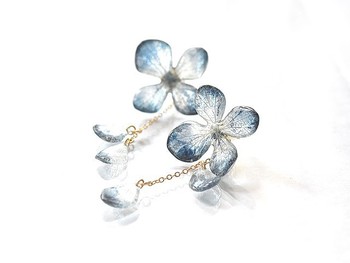 ç´«é½è±ã®æ¼ãè±ããã¬ã¸ã³ã§ã³ã¼ãã£ã³ã°ãããã¢ã¹ã§ãã ãè±ã®å½¢ã¯ä¿ã¡ãªãããè¶ã¨ã·ã£ããæãåºã¦ãã¦ããããã§ãã­ã