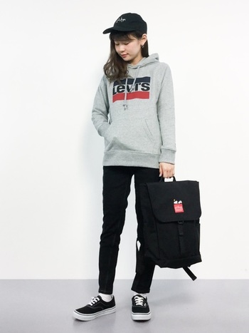 NYã»ãã³ããã¿ã³ã®ã¹ã«ã¤ã©ã¤ã³ï¼è¶
é«å±¤ãã«ç¾¤ï¼ã表ç¾ãã赤ãã©ãã«ããã¤ã³ãããã¤ãã®ã³ã¼ãã«é¦´æã¿ããããã¶ã¤ã³ã¯ãã¡ããã®ãã¨ãã¹ããªã¼ãã§ã®ä½¿ç¨ã«èããä¿¡é ¼ãããé ä¸ãªããã°ã¨ãã¦ããã®å©ä¾¿æ§ãé
åçã§ãã