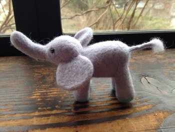 ã¤ã¶ããªç³ã¨ä¸ç®ã¥ãããã¨ã£ã¦ãã­ã¥ã¼ããªå­è±¡ããã®ãã¹ã³ãããå°ãããªããããå­å¨æã®ããé·ããé¼»ããã£ã¼ã ãã¤ã³ãã§ãã