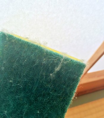 ããã¨ãã³ã£ããããã»ã©ã®æ¯çãï¼ï¼è¡¨é¢ã«ãããåã®å·åãã³ã³ãã­ã¼ã«ãããããåä¸ã«åãé¤ããã¨ãã§ãã¾ãããã©ã¹ãã£ãã¯ã®ç´°ããç¹æ¯ã®éã«ãå¸ãåãããããã«æ¯çãçµ¡ãåã£ã¦ããã¾ããæéããããããã£ã¨ããéã«åºæ¥ã¦ãã¾ããã¨ã«ãã³ã£ããã