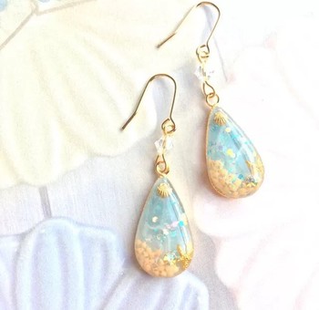 ã¬ã¸ã³ã®ä¸­ã«æã®ç ãã¬ã©ã¹ã¹ãã¼ã³ãã·ã§ã«ãªã©ãéãè¾¼ãããã¢ã¹ã å¤ã«ã´ã£ããã®æ¶¼ãæ°ãªãã¶ã¤ã³ã§ãã­ã