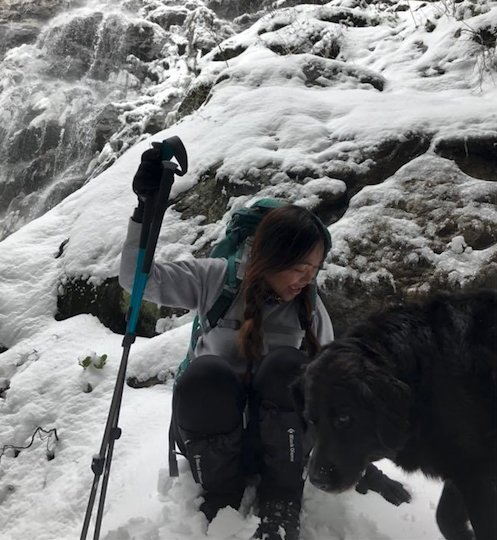 dog-accompanies-couple-on-hike-2