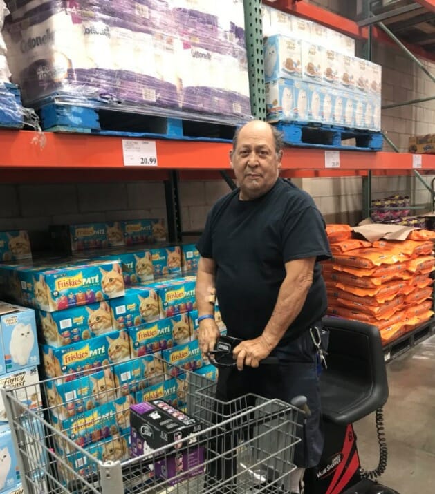 teenager-meets-stranger-in-supermarket-4