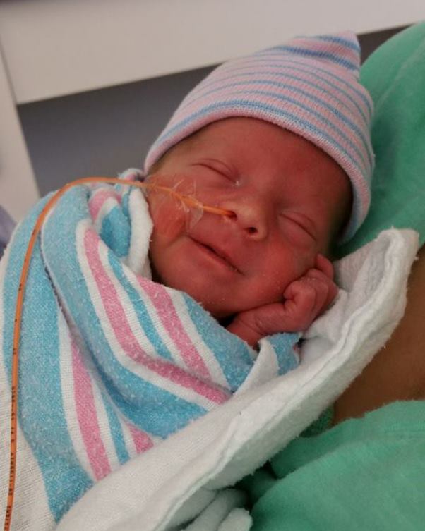 Ces bébés prématurés sont heureux d'être en vie, et leurs sourires ...