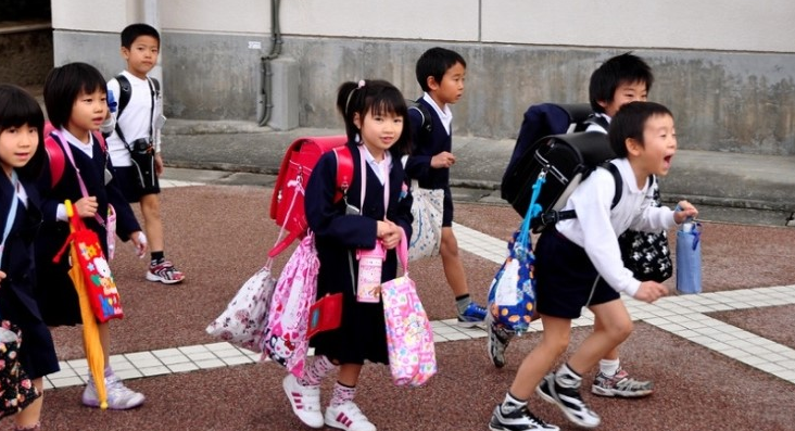 체육복 안에 속옷 착용하면 혼내는 일본의 일부 초등학교 Newsnack