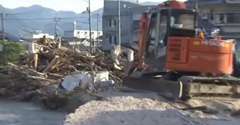 西日本豪雨で甚大な被害を受けた広島県で泥出しのボランティアをしていたのはまさかのあの俳優！！のイメージ