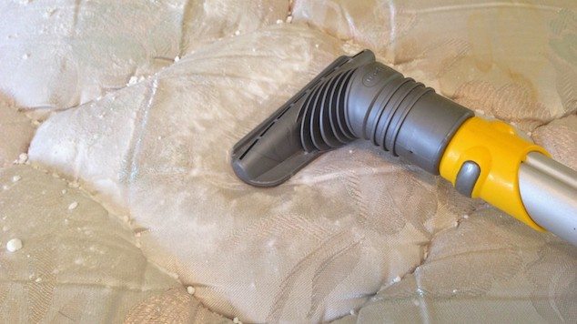 vacuum mattress again to clean it