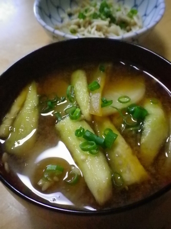料理 リピーター続出 茄子をたくさん使った 茄子の味噌汁 のおすすめレシピをご紹介 Hachibachi
