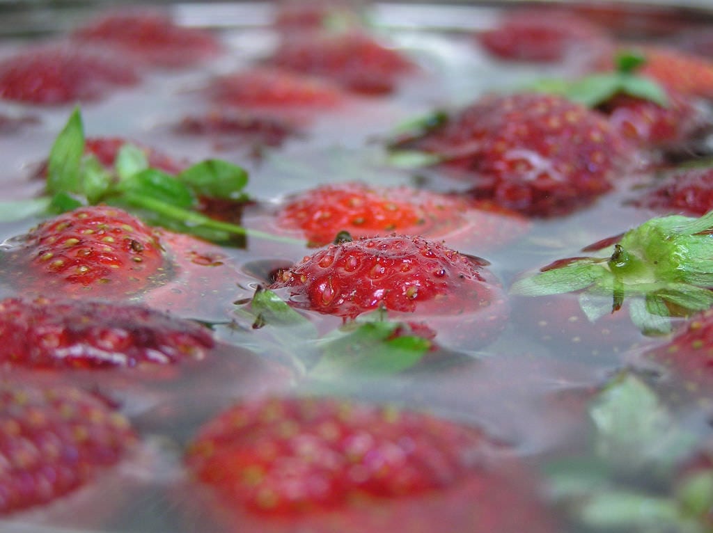Giving Strawberries A Vinegar Bath Can Help Preserve Them For Weeks