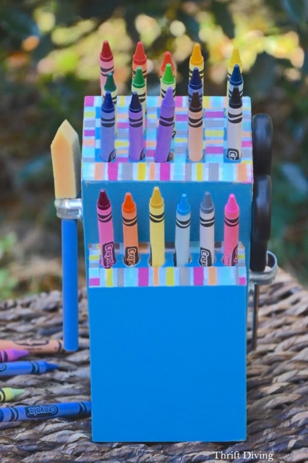Make-a-DIY-Crayon-Holder-From-an-Old-Knife-Block-4-600x900