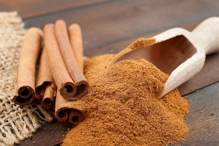 Cinnamon-sticks-and-cinnamon-powder.jpg