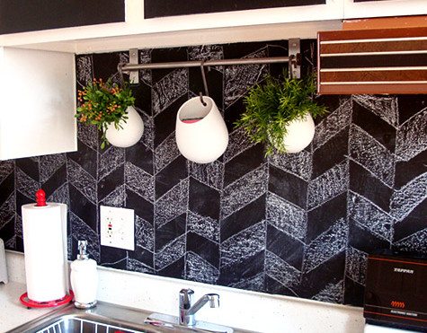 backsplash-chalkboard-paint