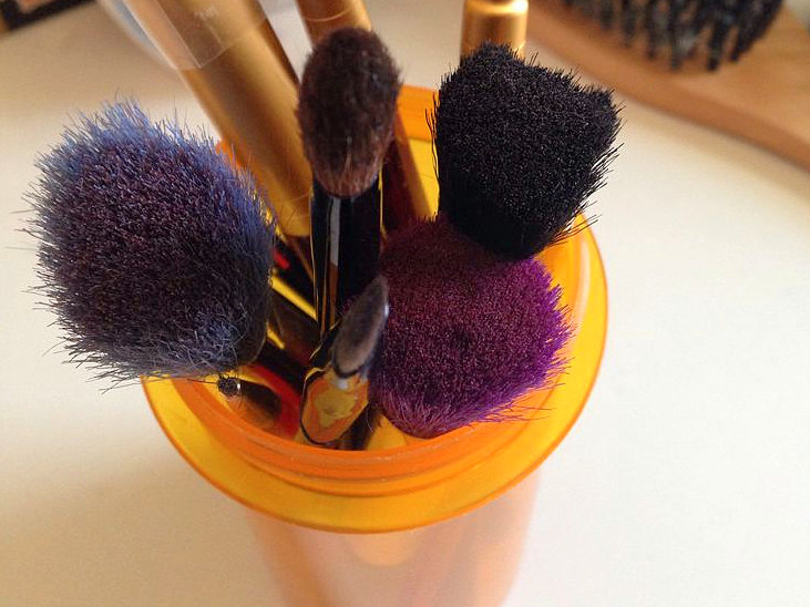 makeup-brushes-pill-bottle