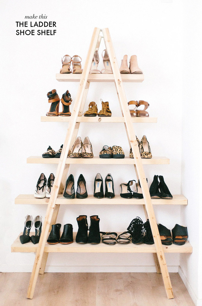 Esta idea totalmente DIY le dará a tu casa un look único. No solo permite que muestres tus zapatos de una forma artística, sino que decora la casa sin mucho esfuerzo.A Pair and a Spare comparte aquí el tutorial para este organizador de zapatos.
