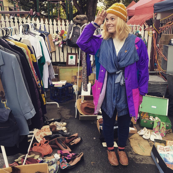 La industria de la moda es la tercera industria más contaminante del mundo. Comprar ropa reciclada, de segunda mano, evita que acabe en el vertedero.