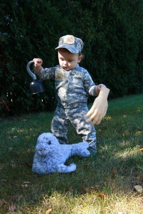 Buster from Arrested Development http://collectionofawesome.com/2011/11/04/arrested-development-baby-buster-costume/