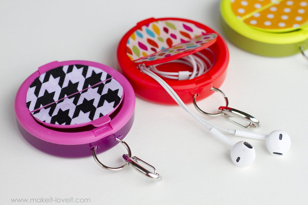 earphone-holder-from-mint-container-2