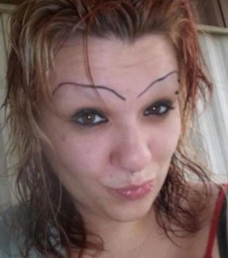 20 fotos de mulheres que acabaram com as suas sobrancelhas