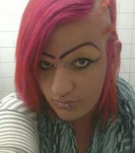 20 fotos de mulheres que acabaram com as suas sobrancelhas