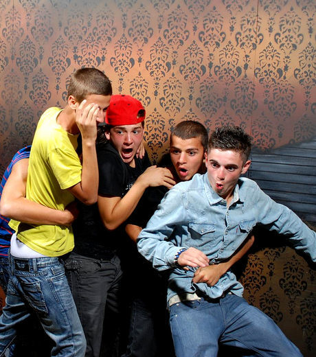 25 imagens de pessoas realmente assustadas em uma casa mal assombrada