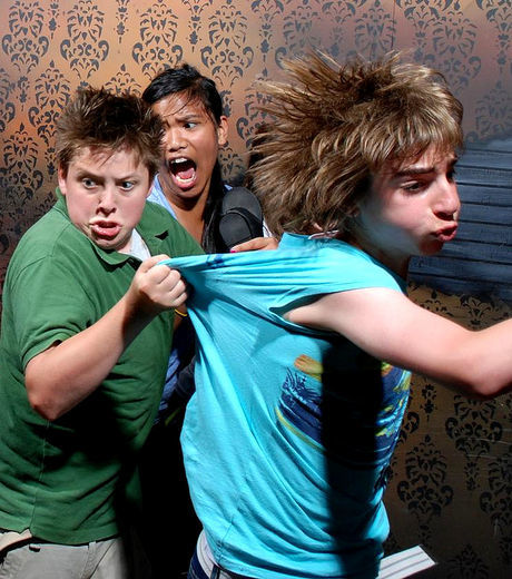 25 imagens de pessoas realmente assustadas em uma casa mal assombrada