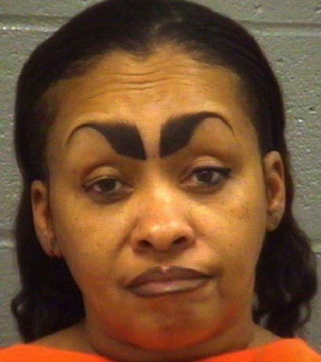 20 fotos de mulheres que acabaram com as suas sobrancelhas