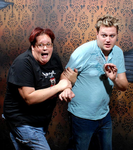 25 imagens de pessoas realmente assustadas em uma casa mal assombrada