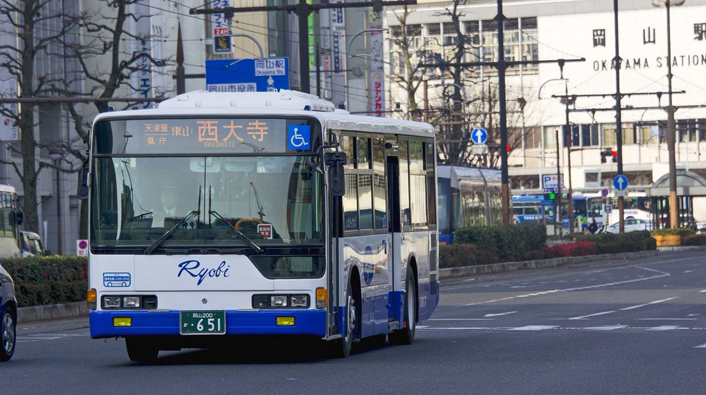 バス営業所に 挙手挨拶をやめろ とクレーム しかし運転手たちは Hachibachi