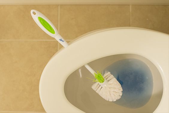 Drying the Lysol Bowl Brush over a toilet, using the lid. Photo courtesy of Kim Christensen/A Real-Life Housewife.