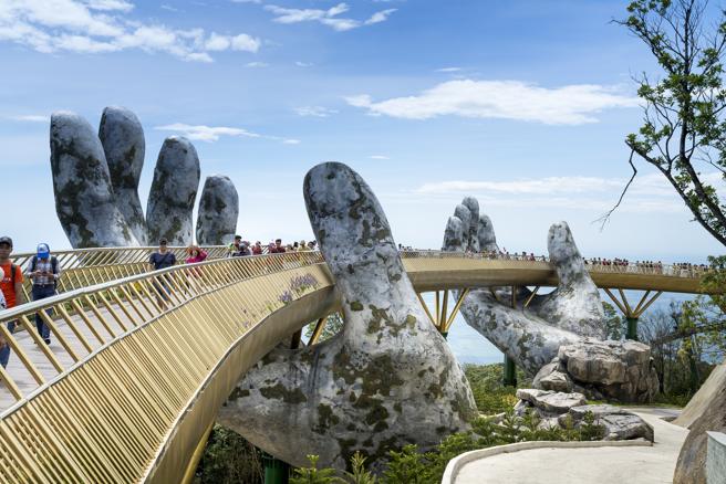 Resultado de imagen de Puente Dorado en Da Nang