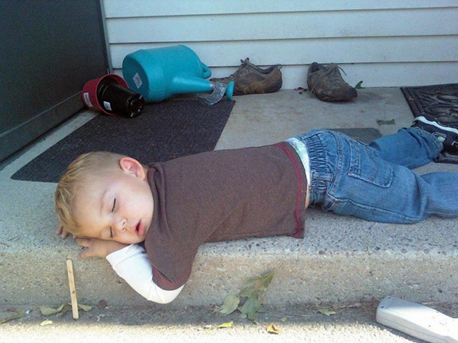 24 Hilarious Photos Proving That Kids Can Literally Sleep Anywhere. #8 Made My Day, LOL!
