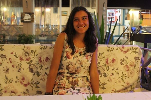 24 Funny Photos Of People Who Accidentally Dressed Like Their Surroundings