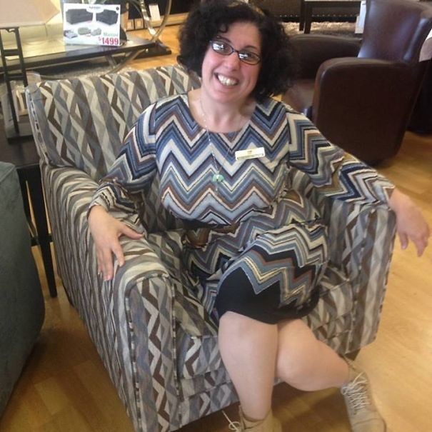 24 Funny Photos Of People Who Accidentally Dressed Like Their Surroundings