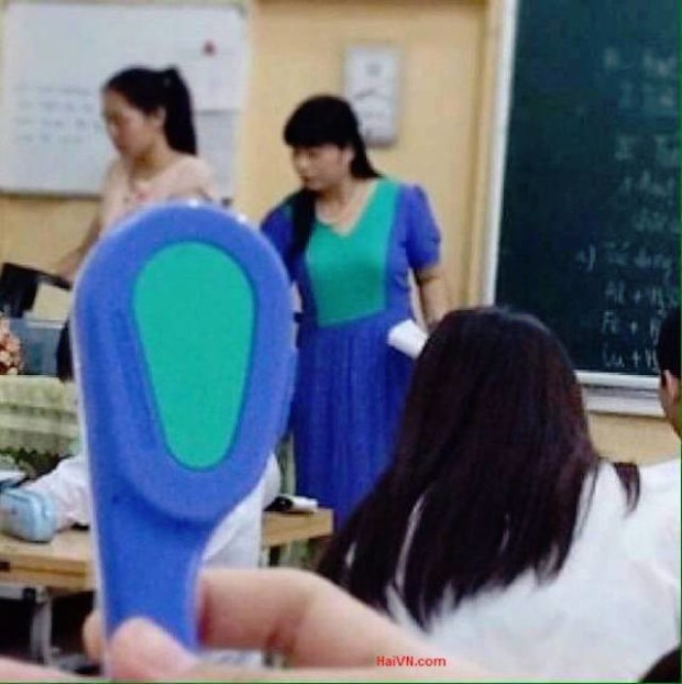 24 Funny Photos Of People Who Accidentally Dressed Like Their Surroundings. #5 Is TheBest Ever.