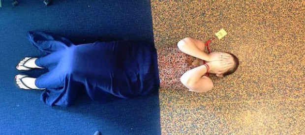 24 Funny Photos Of People Who Accidentally Dressed Like Their Surroundings. #5 Is TheBest Ever.