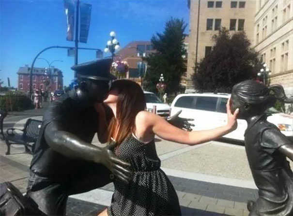  Funny People posing with statues 