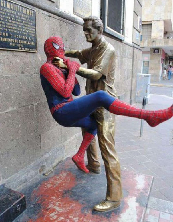  Funny People posing with statues 