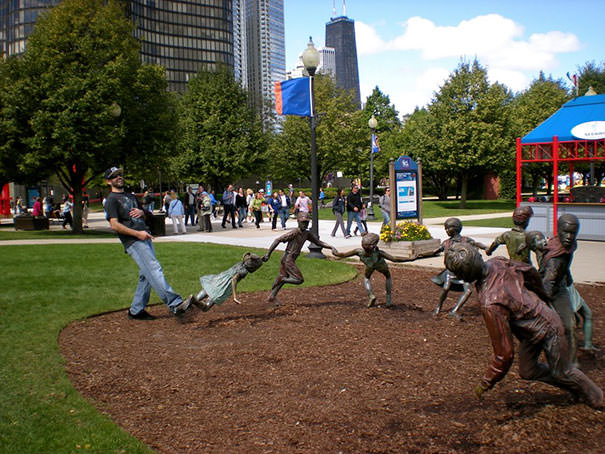  Funny People posing with statues 