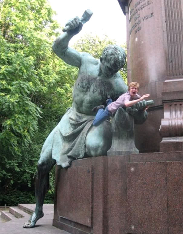  Funny People posing with statues 