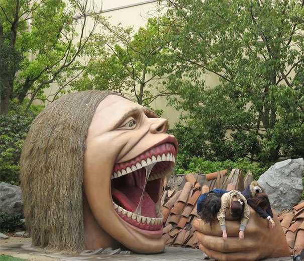  Funny People posing with statues 