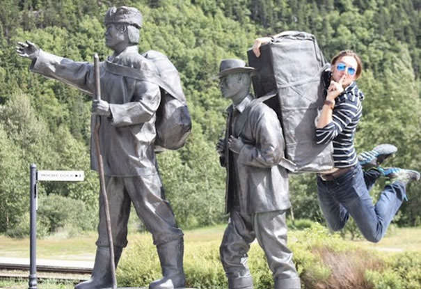  Funny People posing with statues 
