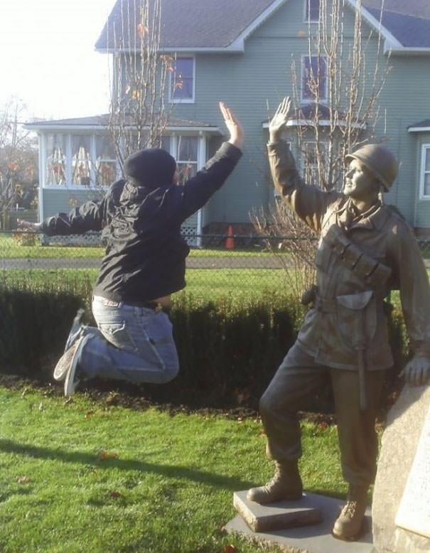  Funny People posing with statues 