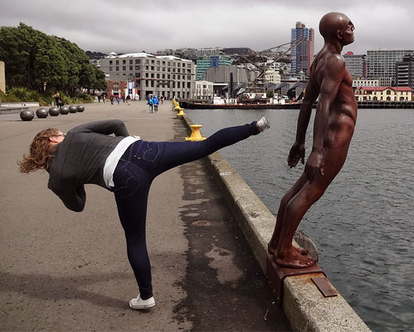  Funny People posing with statues 