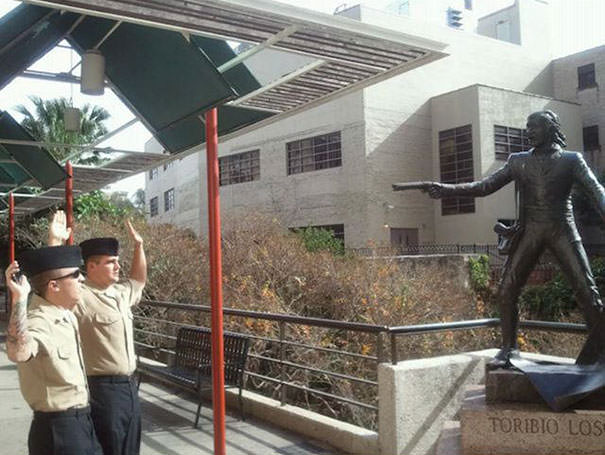  Funny People posing with statues 