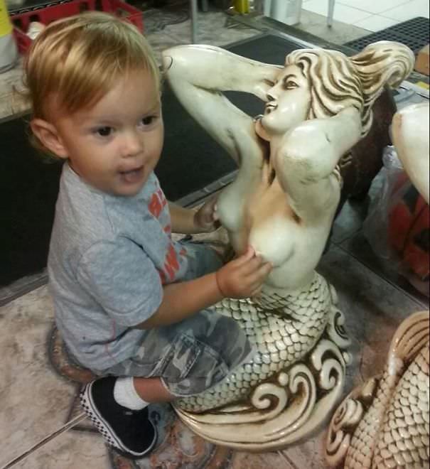  Funny People posing with statues 