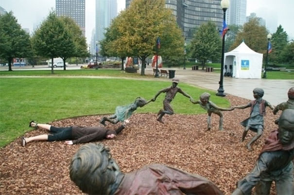  Funny People posing with statues 