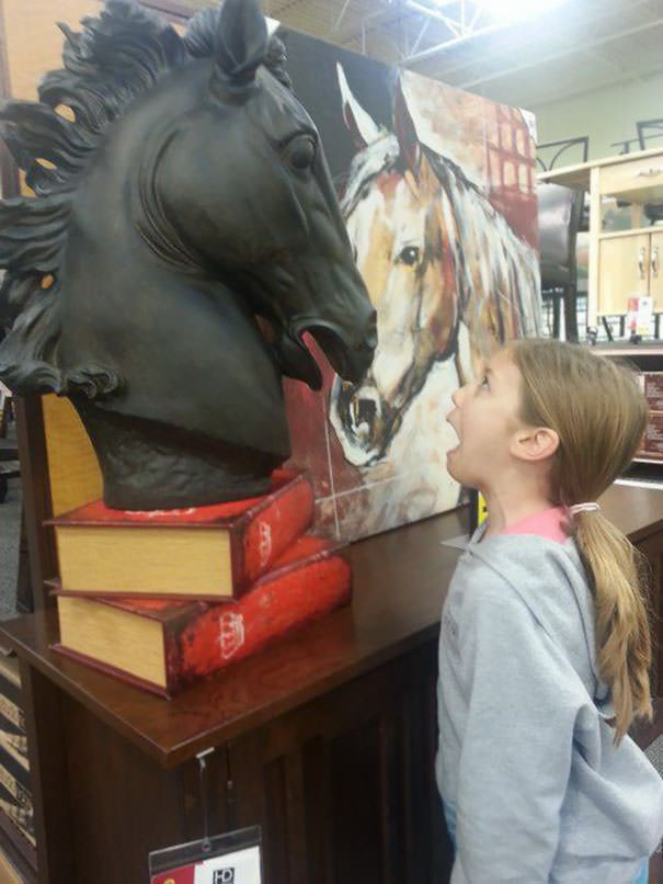  Funny People posing with statues 