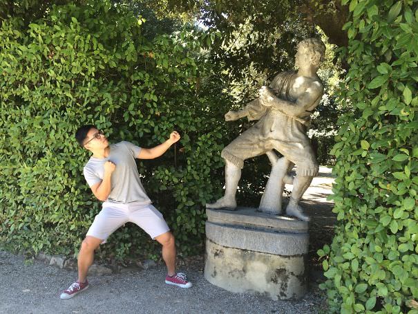  Funny People posing with statues 