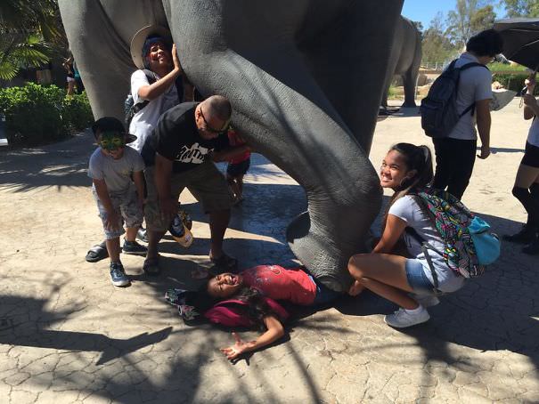  Funny People posing with statues 